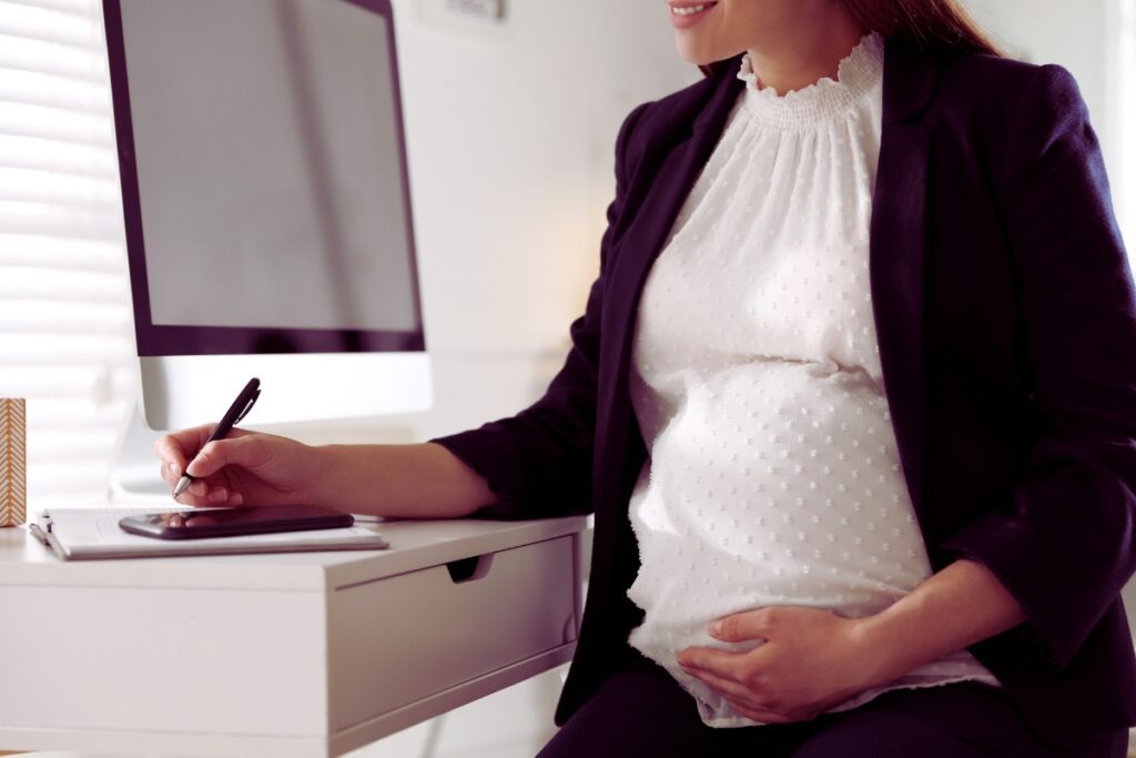 Le congé maternité en portage salarial : comment ça marche ?